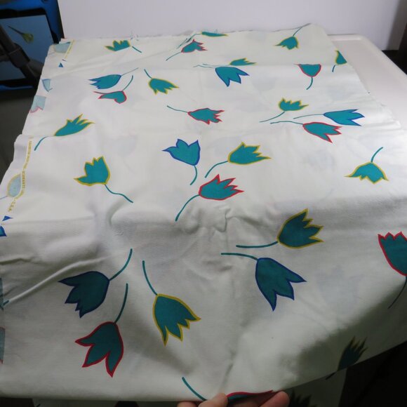 Modern Tulips with colorful outline on white FARBRIC cotton poly 3+ yards - Picture 3 of 8